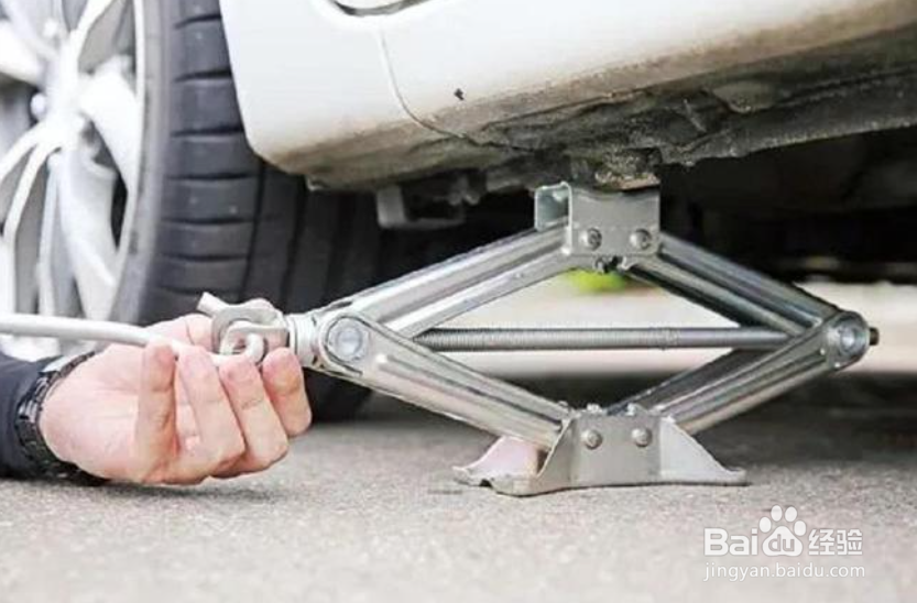 车辆如何更换备胎