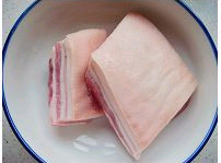 肥而不腻，入口即化的腐乳扣肉