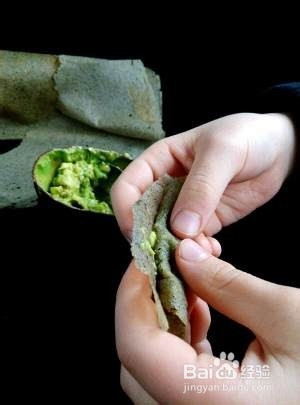牛油果配杂粮煎饼的做法！