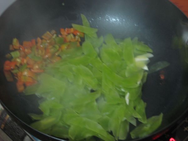 开胃莴笋炒腊肉