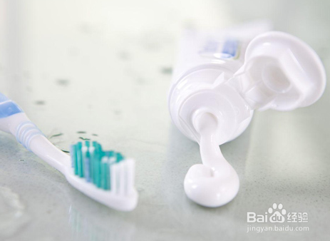 冰箱上的画痕如何去掉