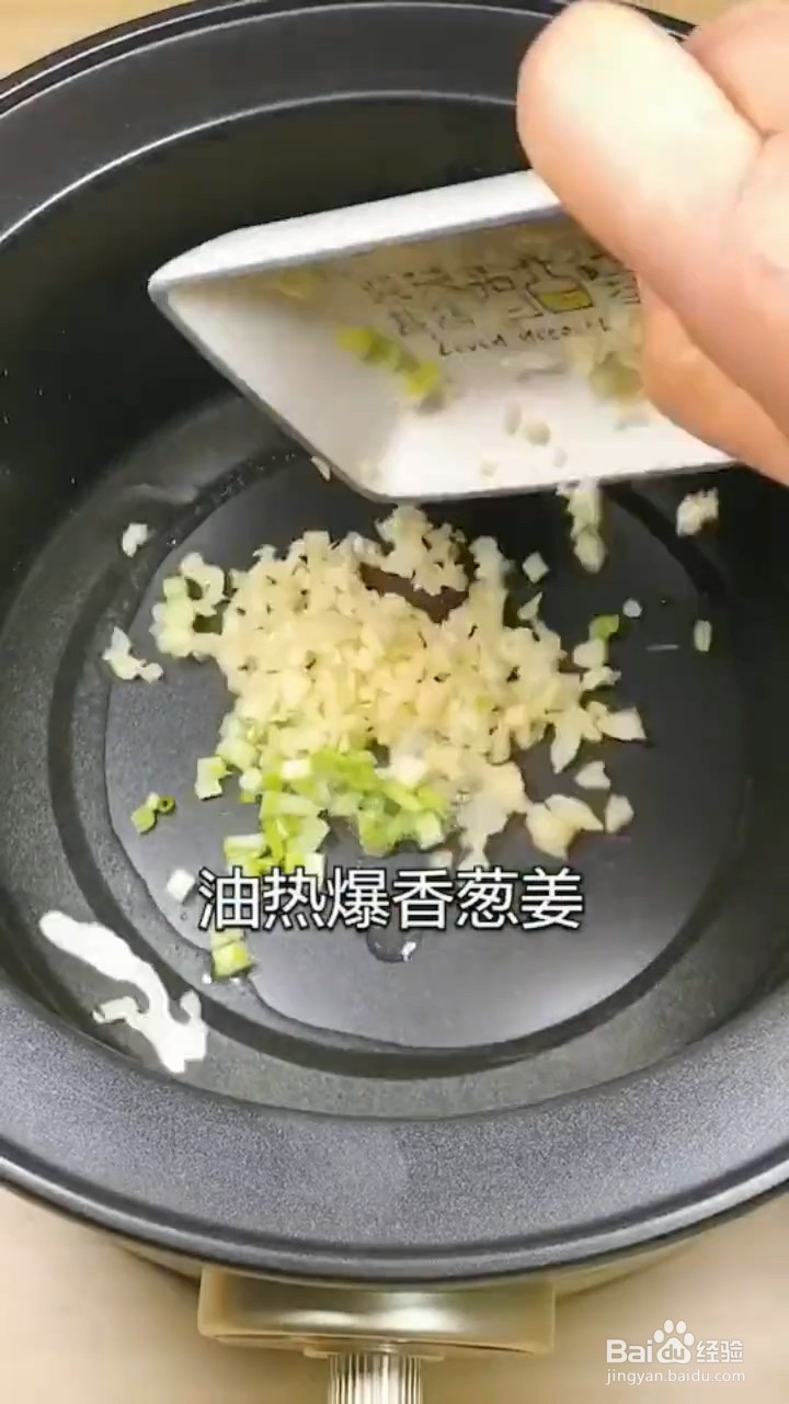 如何制作金针菇肥牛煲