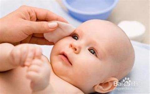 如何给宝宝清理硬鼻痂？