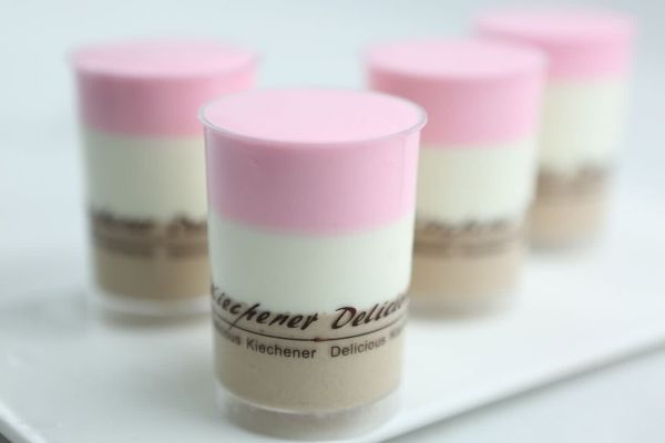 巧克力芒果草莓慕斯杯