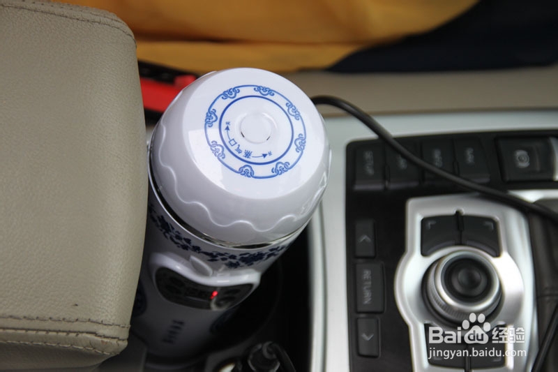 怎样操作青花瓷车载电热杯