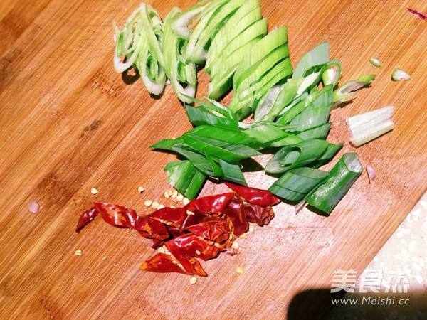 香菜爆肉丝的做法