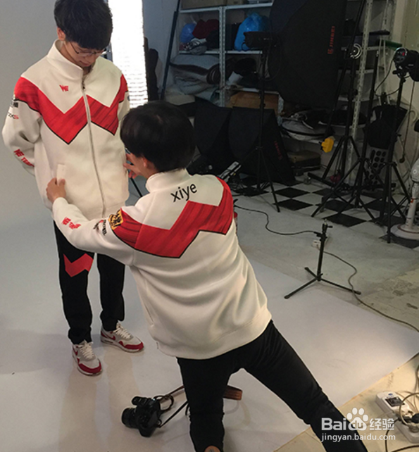 WE队服从青涩到成熟到王者，唯一不变的是王者路