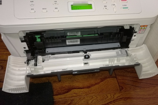 富士施乐s1810复印机更换完墨粉筒为什么还显示准备备份墨粉标志呢