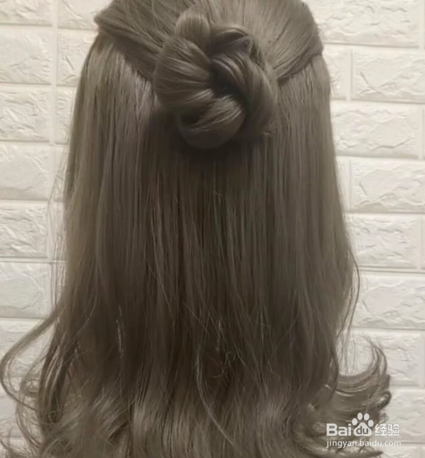 如何扎半丸子头