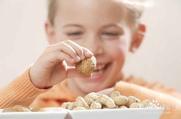 聪明宝宝必备的八种坚果！！！