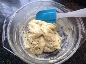 烤箱版鸡蛋麻薯粉牛奶芝麻面包怎么做？