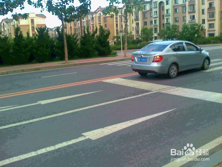 行驶中轿车怎样拍清晰的画面