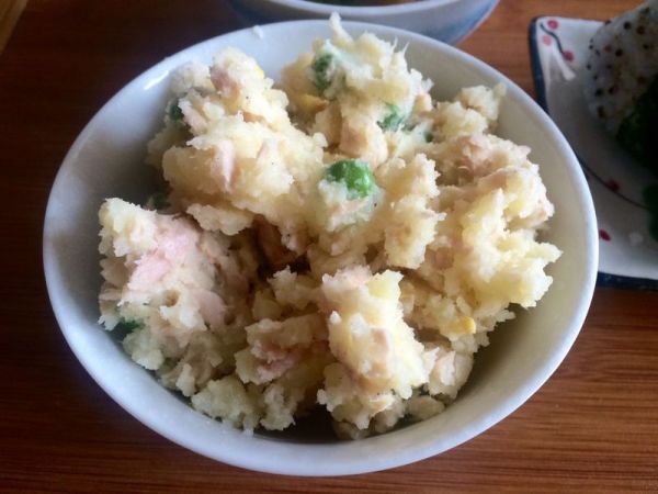 金枪鱼土豆色拉藜麦饭团