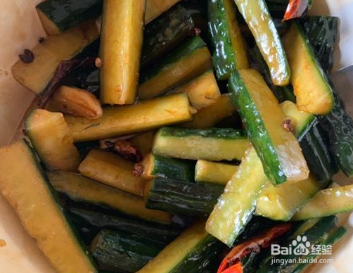 简单制作酸辣开胃酱汁黄瓜