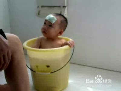 孩子发烧首选物理降温好吗