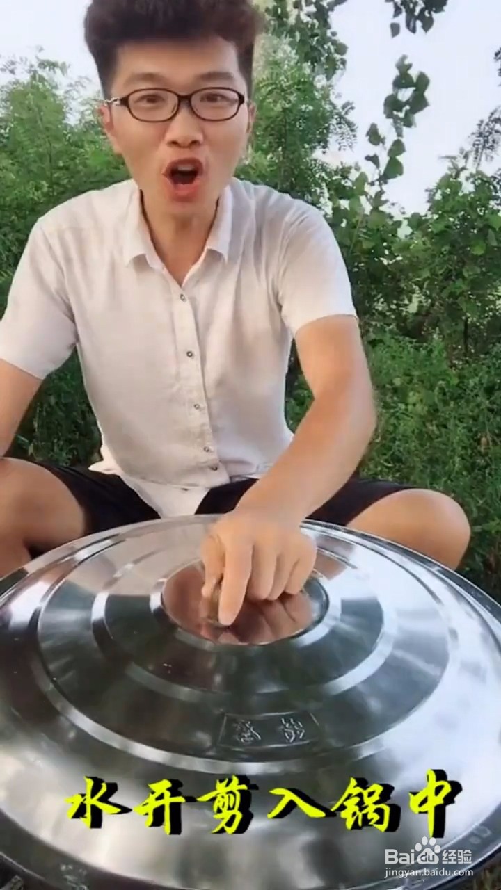 如何自制美味好吃的凉拌剪刀面