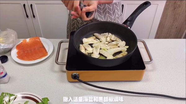 烟熏三文鱼松茸卷