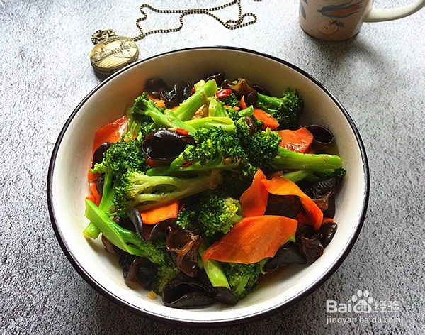 如何自制黑木耳炒西兰花