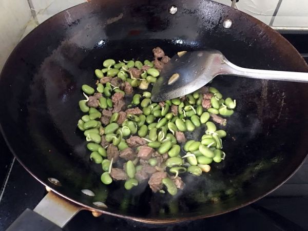 青豆炒黑椒牛肉粒