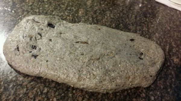 全麦黑提黑芝麻包