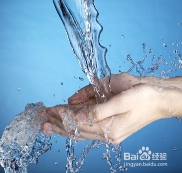 宝妈怎样给宝宝喂糖浆类的药物