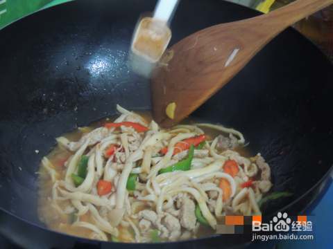 海鲜菇炒肉的做法