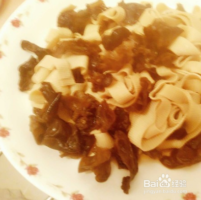 家庭木耳拌豆皮