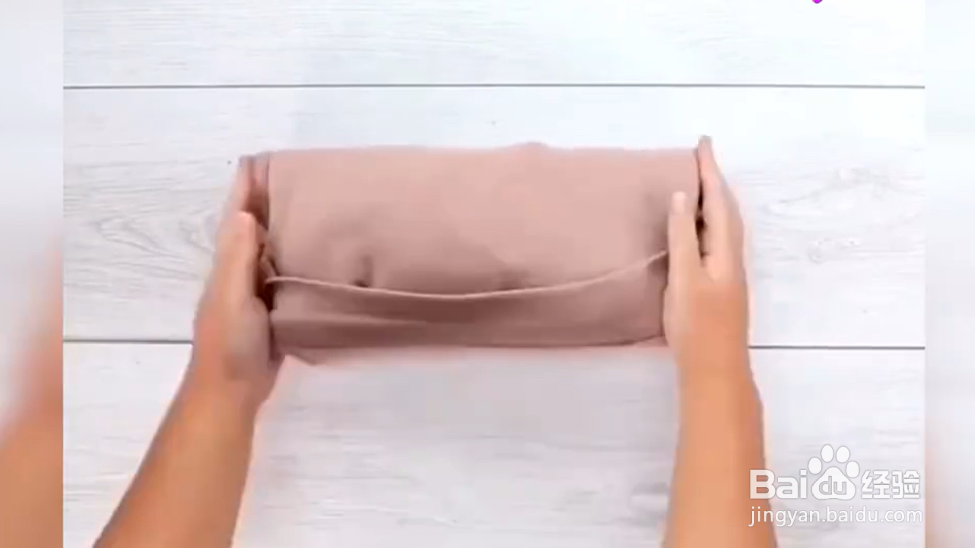 如何方便快捷的折叠卫衣？