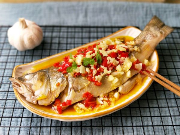 蒜泥剁椒蒸鲈鱼
