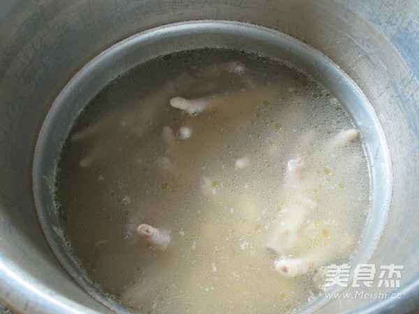 鸡爪黄豆汤的做法