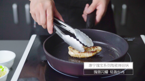 煎鸡胸肉配手工意面
