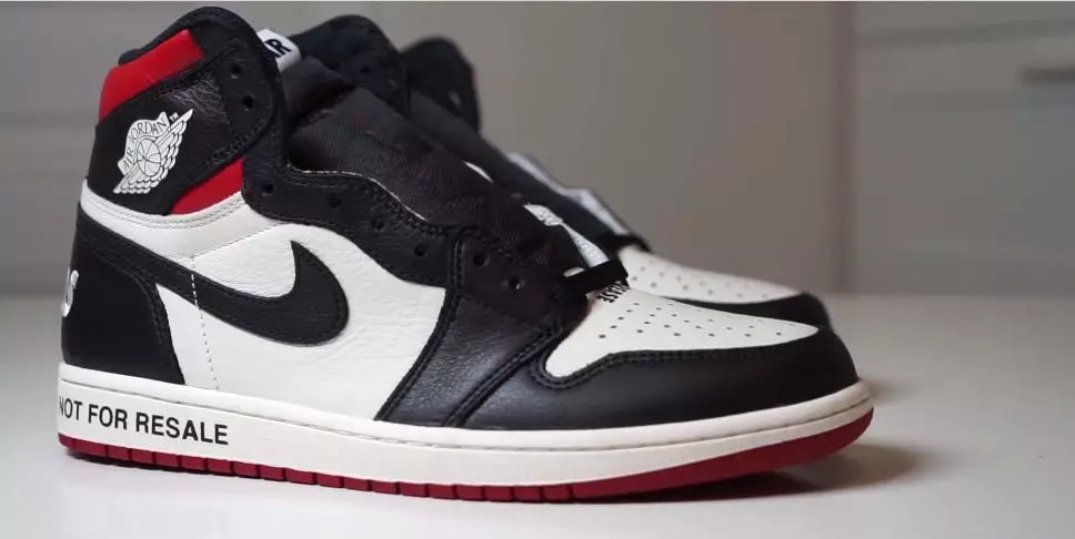 小鸿体育卖的Aj是真的还是假的