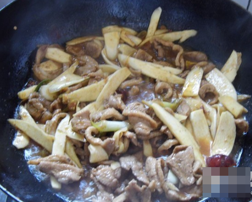 炒鸭肉放什么配菜好吃