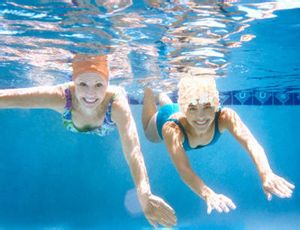 夏日丰胸游泳中尽享升级乐趣！