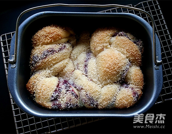 紫薯椰蓉辫子面包