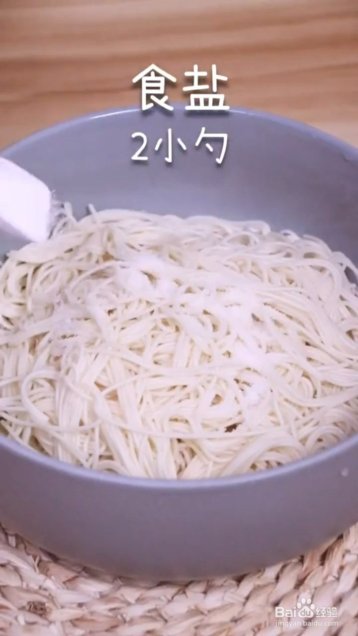 如何制作鸡蛋面条饼