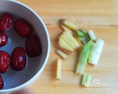 做一道简单的家常菜:炖鸡汤