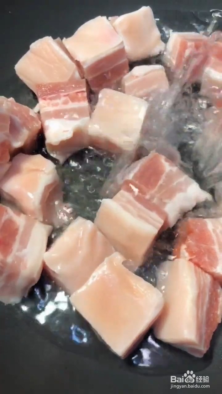 如何制作红烧肉焖蛋