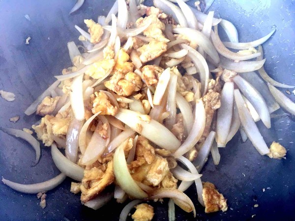 洋葱炒蛋的做法