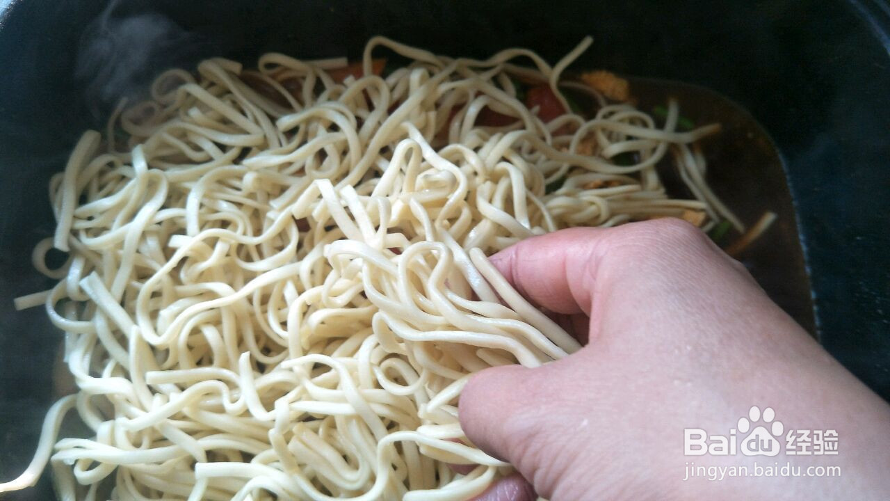 蒜苔焖面的做法