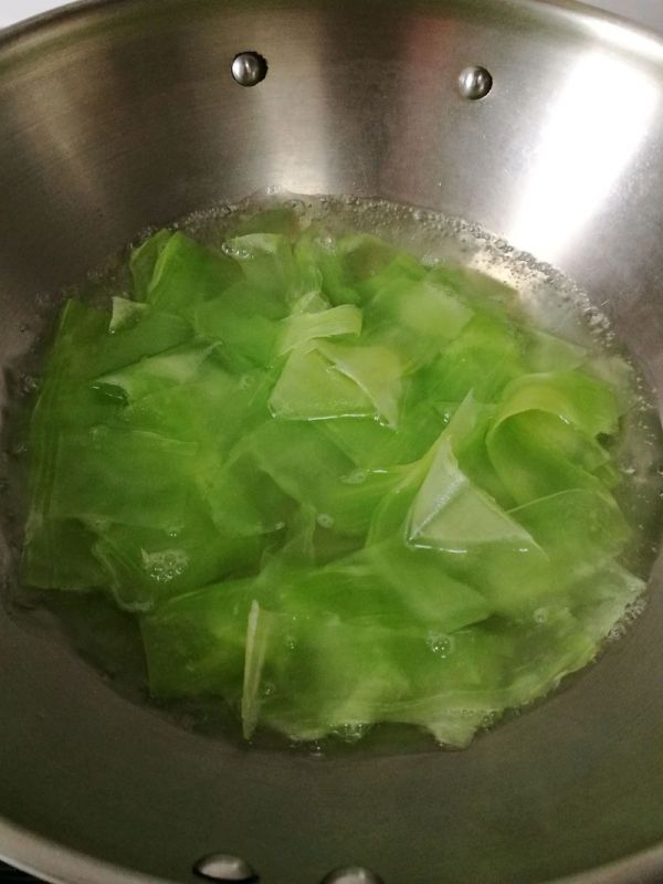 桃仁木耳拌莴笋