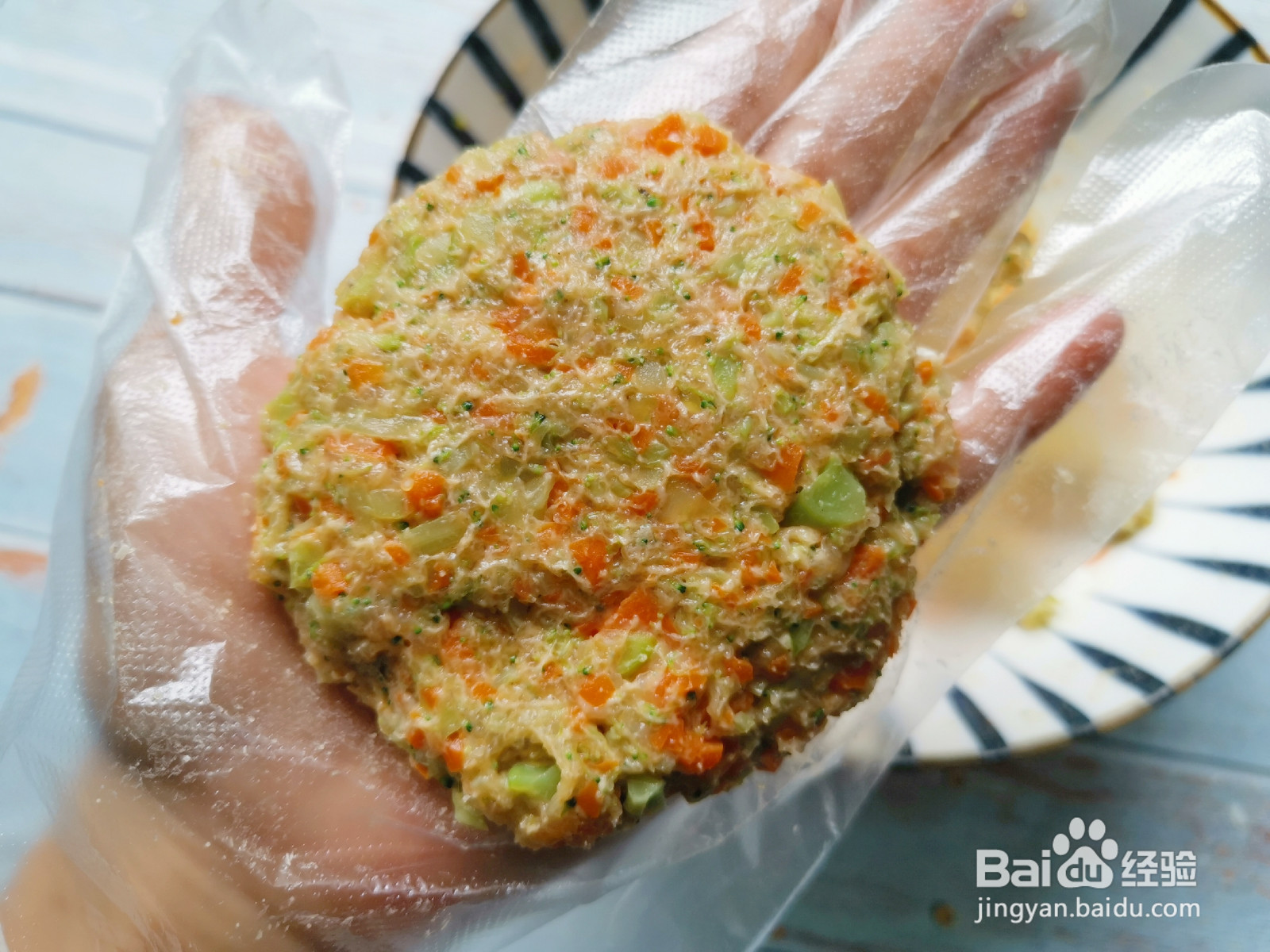 鸡胸肉蔬菜饼的做法