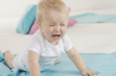 宝宝到了1岁还不会走路怎么办