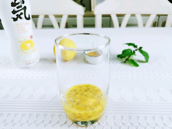百香果柠檬气泡水