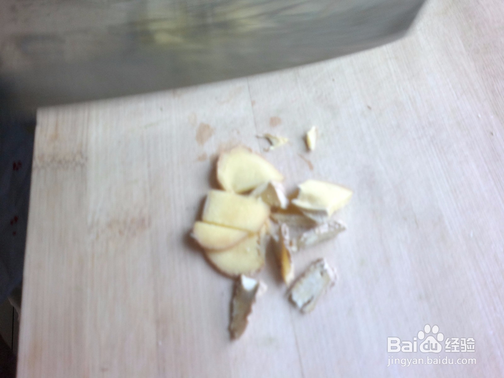 赤酱油亮的红烧鸡翅中的做法