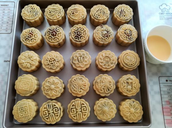 红豆沙蛋黄月饼