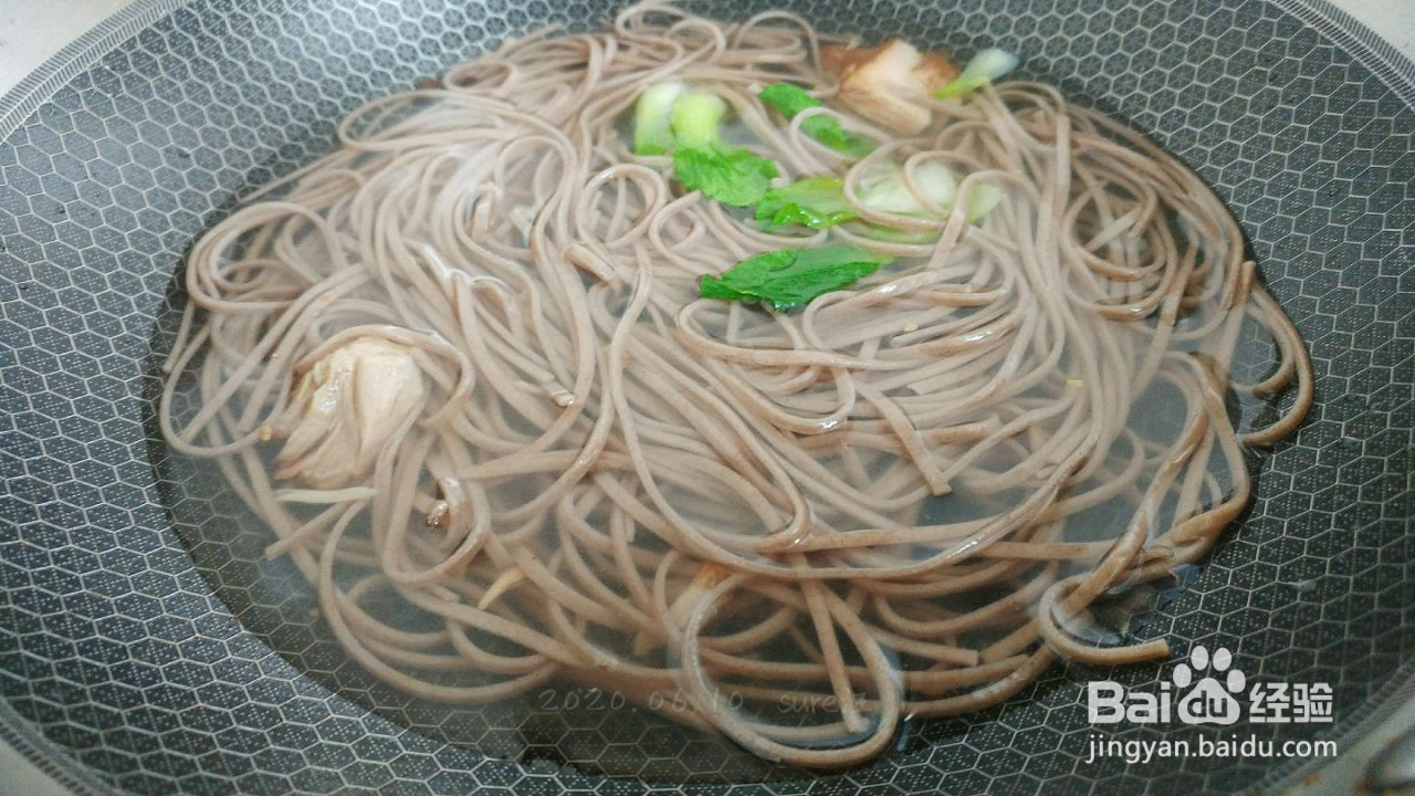 油肉油菜荞麦面的做法