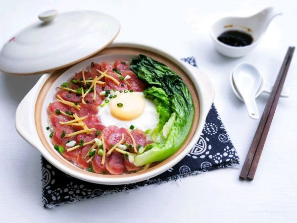 广式腊肠煲仔饭