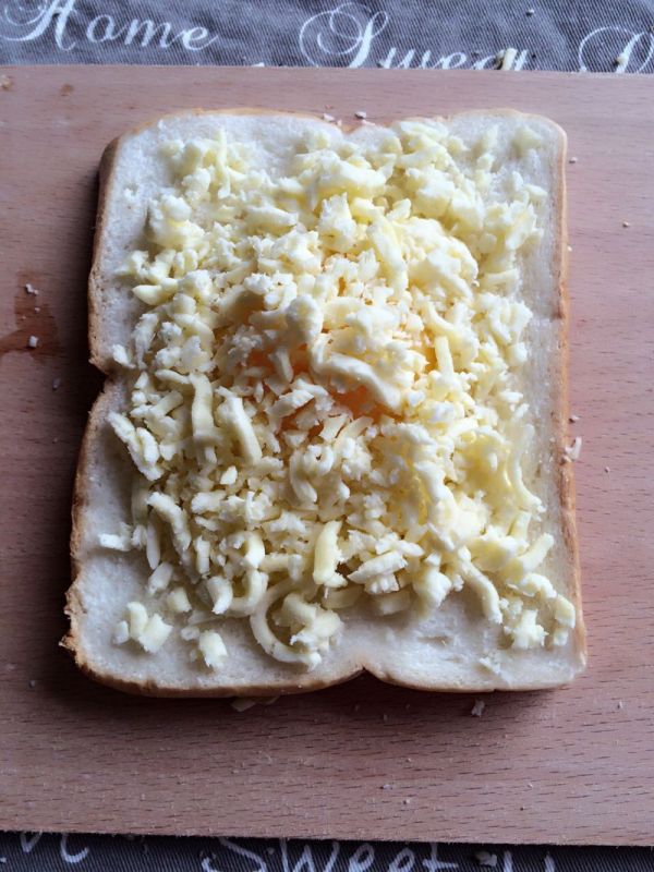 黄金芝士焗烤鸡蛋土司