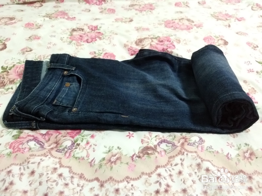 如何叠牛仔裤？